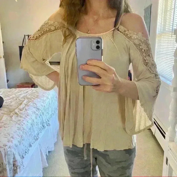 Vintage Havana cold shoulder crocheted top - Picture 1 of 7